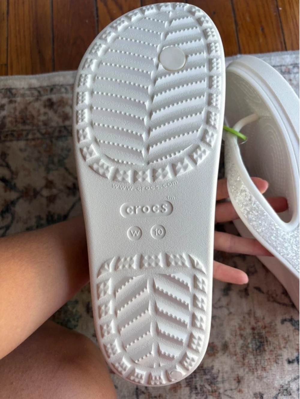 Womens 10 White Sparkly Flip Flop Crocs NEW - Picture 3 of 3